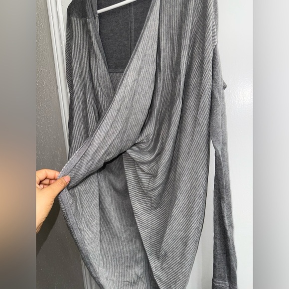 Lululemon latest Iconic Sweater exclusive Wrap size 6 - Picture 8 of 12